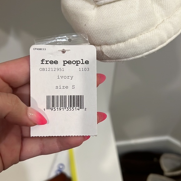 Free people Jacket. NWT. Ivory jacket. Removable fur collar. Linen like texture - Picture 3 of 7